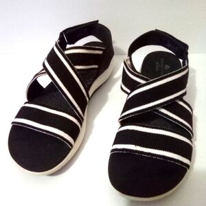 Clarks Cloudsteppers Black & White Mira Lily Comfort Strappy Flat Sandal…‎